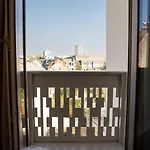 The People - Hotel