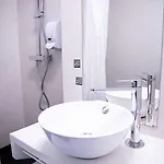 The People - Hotel