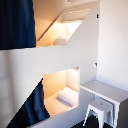 The People - Otel 2*