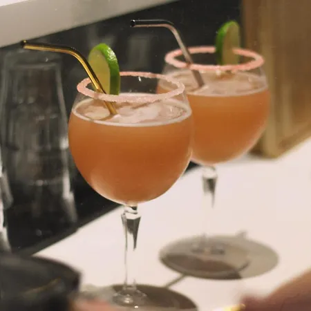 The People - ホテル 2*