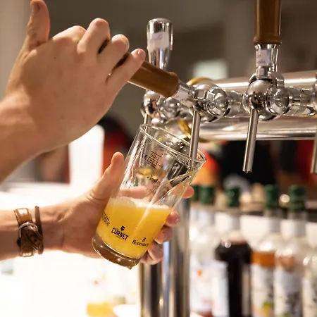 The People - ホテル トゥール