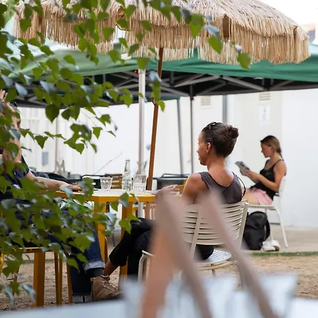 The People - ホテル