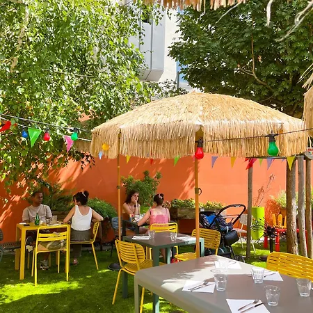 The People - Hotel 2*