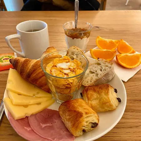 The People - Otel Tours