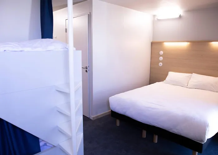 The People - Otel 2*