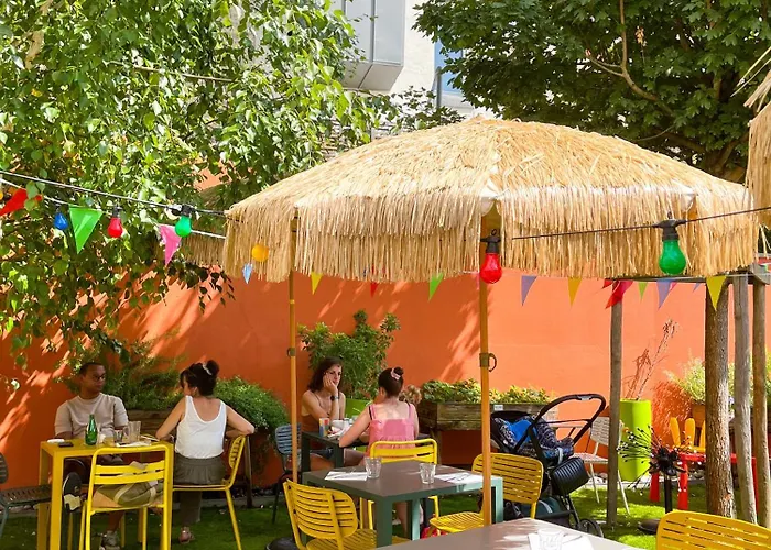 The People - Hotel 2*