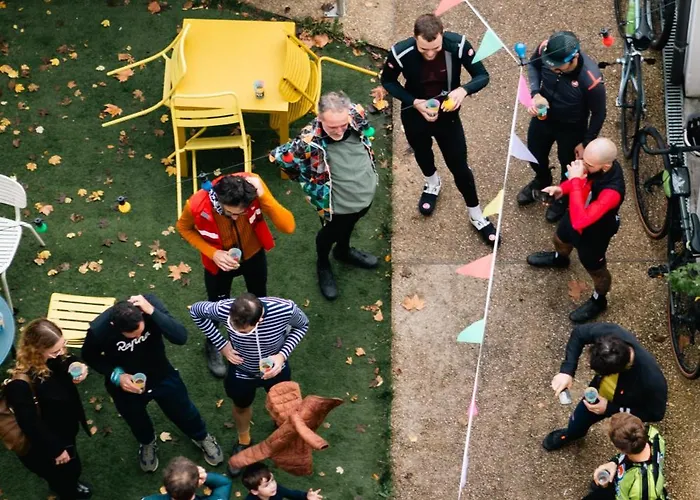 The People - Otel 2*