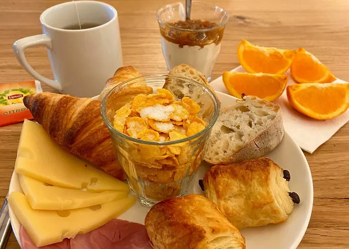 The People - Hotel Tours