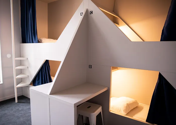 The People - Hotel Tours